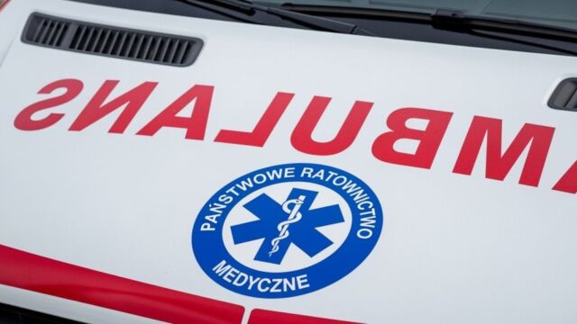 Na A4 policjanci wydostali kierowcę przez szyberdach