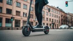 Więcej wypadków na hulajnogach. Policja przypomina zasady