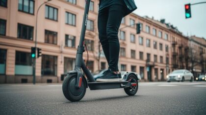 Więcej wypadków na hulajnogach. Policja przypomina zasady